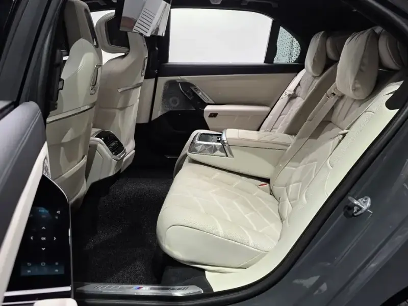 2024 BMW i7 с пробегом 16 228 км