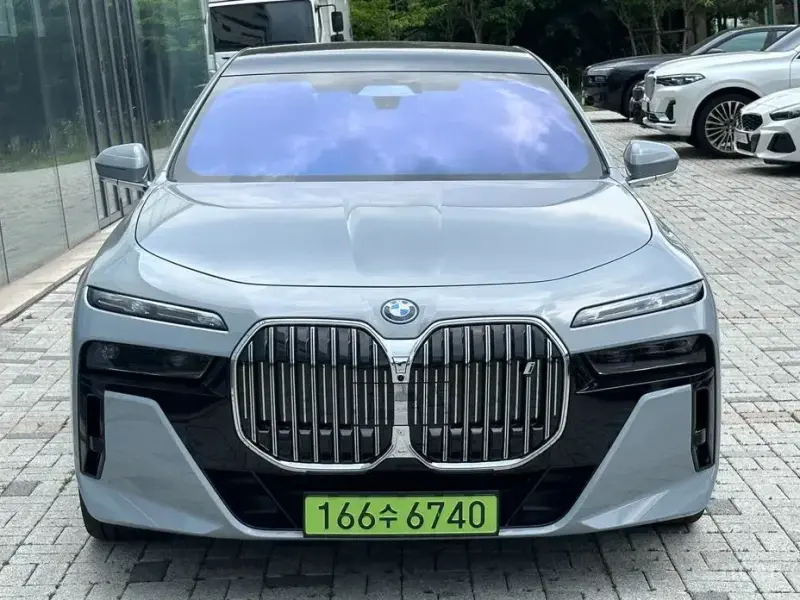 2025 BMW i7 с пробегом 5 528 км