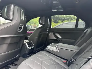 2025 BMW i7 с пробегом 5 528 км