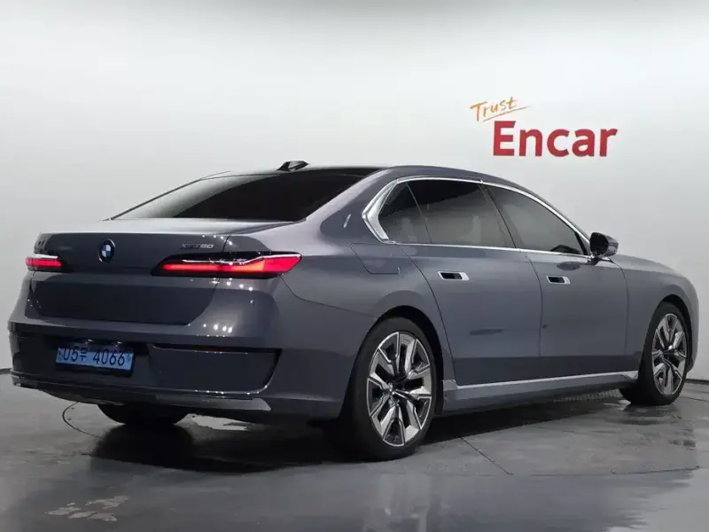 2023 BMW i7 с пробегом 54 879 км