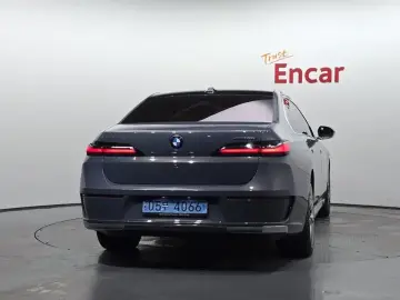 2023 BMW i7 с пробегом 54 879 км