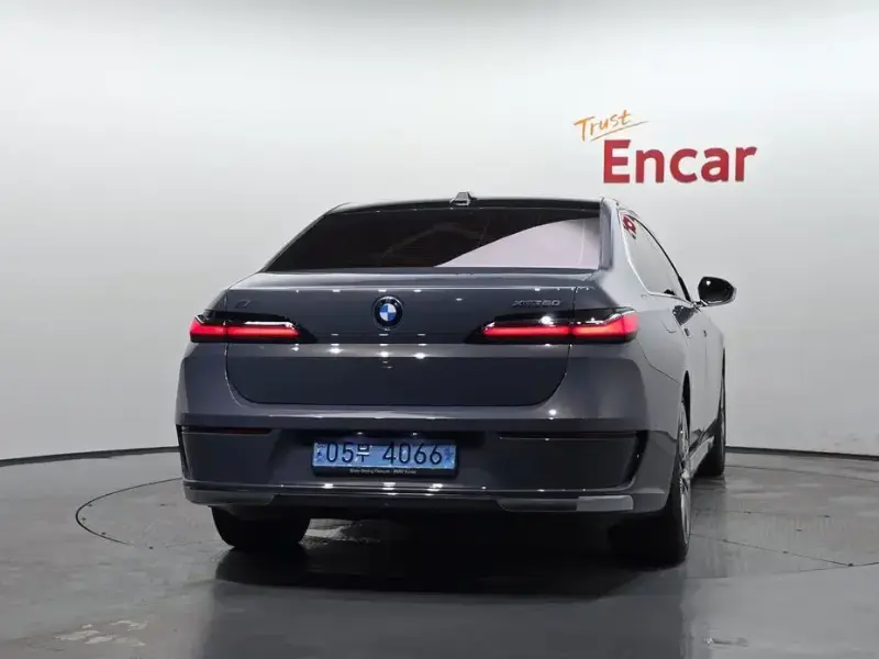 2023 BMW i7 с пробегом 54 879 км