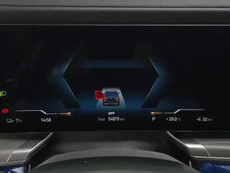 2023 BMW i7 с пробегом 54 879 км