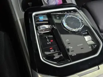 2023 BMW i7 с пробегом 54 879 км