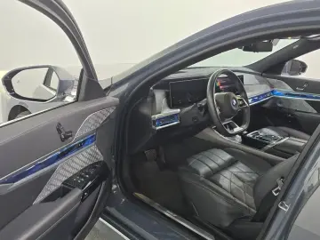 2023 BMW i7 с пробегом 54 879 км