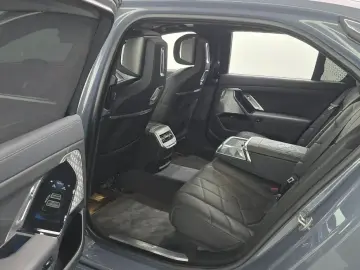 2023 BMW i7 с пробегом 54 879 км