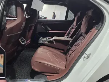2024 BMW i7 с пробегом 26 587 км