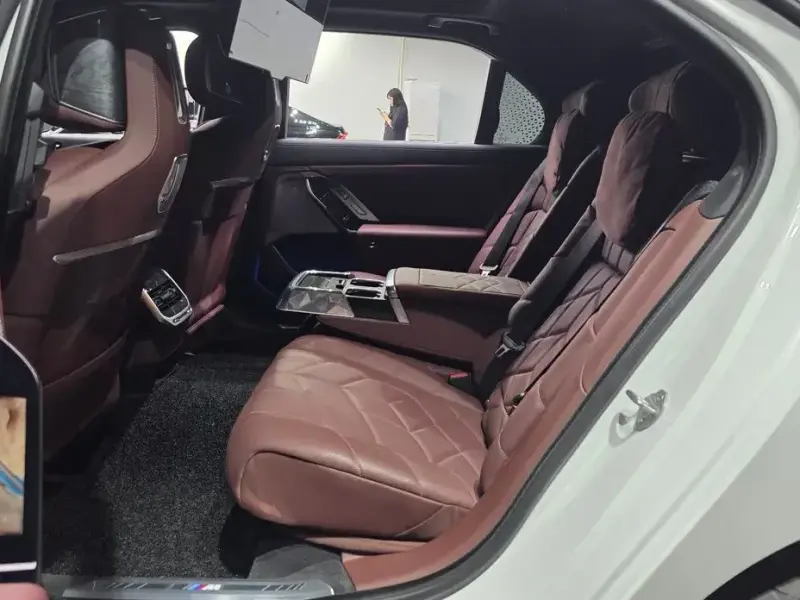 2024 BMW i7 с пробегом 26 587 км