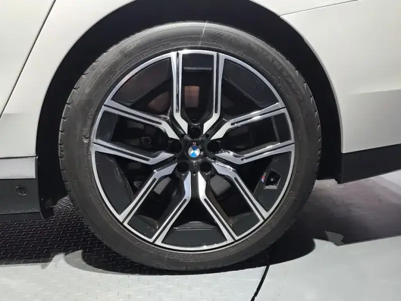 2024 BMW i7 с пробегом 26 587 км