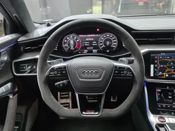 2025 Audi RS 6 с пробегом 677 км