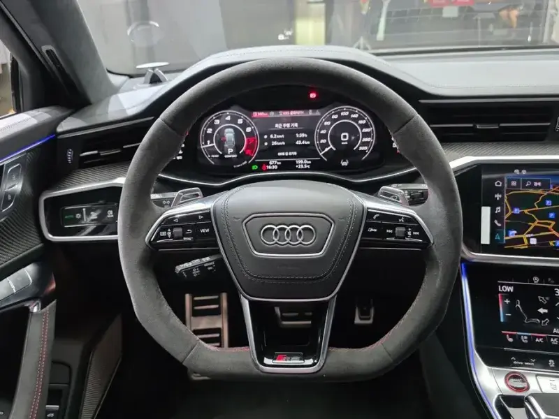 2025 Audi RS 6 с пробегом 677 км