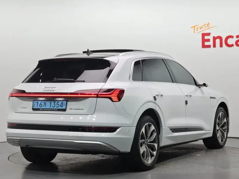 2021 Audi e-tron с пробегом 65 216 км