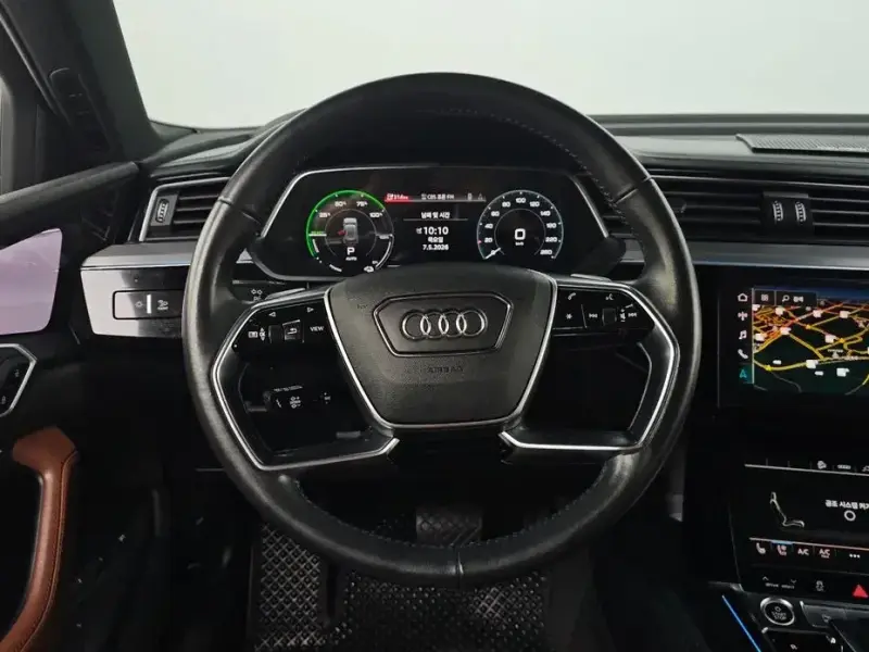 2021 Audi e-tron с пробегом 65 216 км