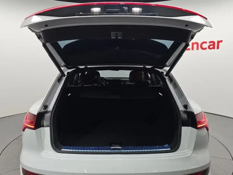 2021 Audi e-tron с пробегом 65 216 км