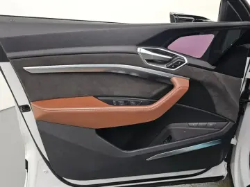 2021 Audi e-tron с пробегом 65 216 км