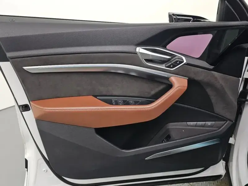 2021 Audi e-tron с пробегом 65 216 км