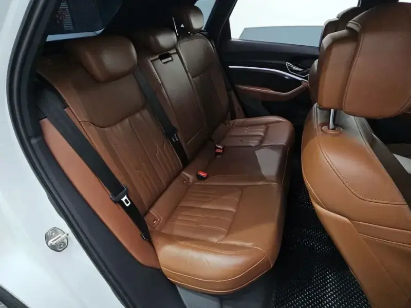 2021 Audi e-tron с пробегом 65 216 км