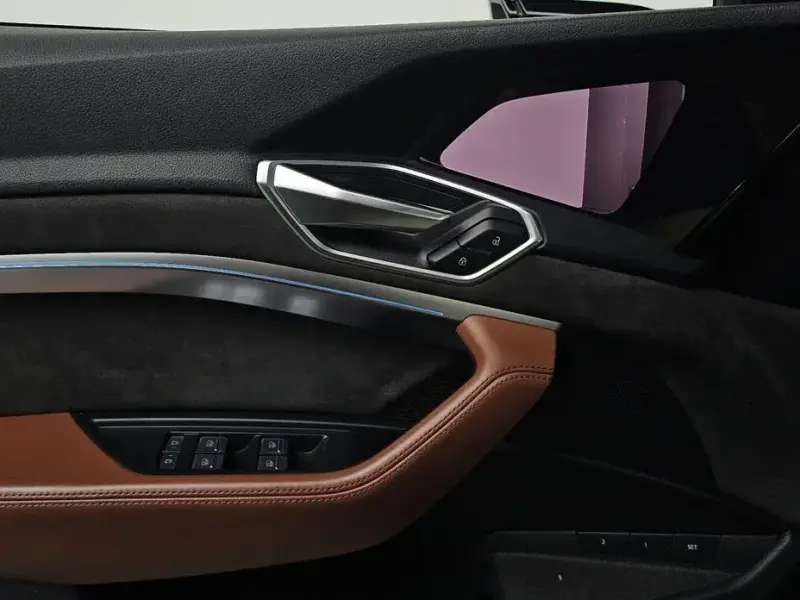 2021 Audi e-tron с пробегом 65 216 км