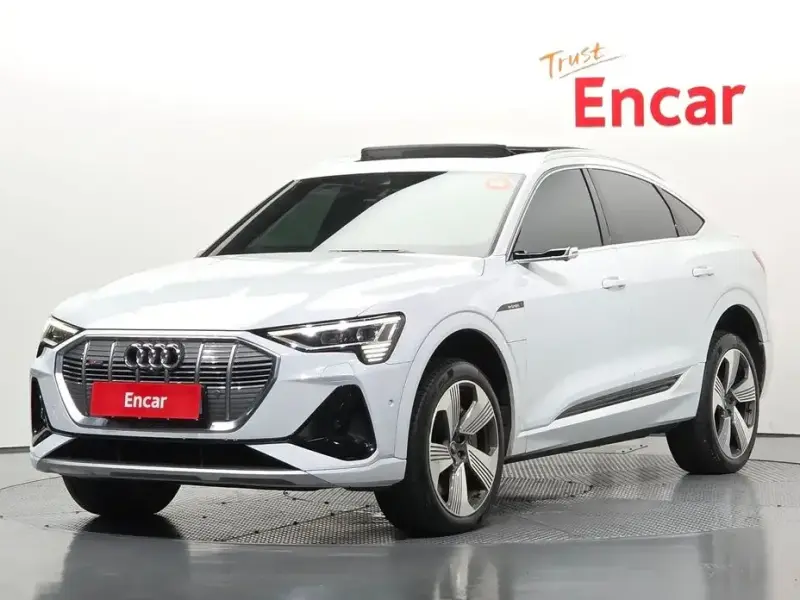 2022 Audi e-tron с пробегом 67 769 км