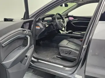 2021 Audi e-tron с пробегом 84 625 км