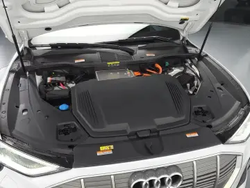 2022 Audi e-tron с пробегом 67 769 км