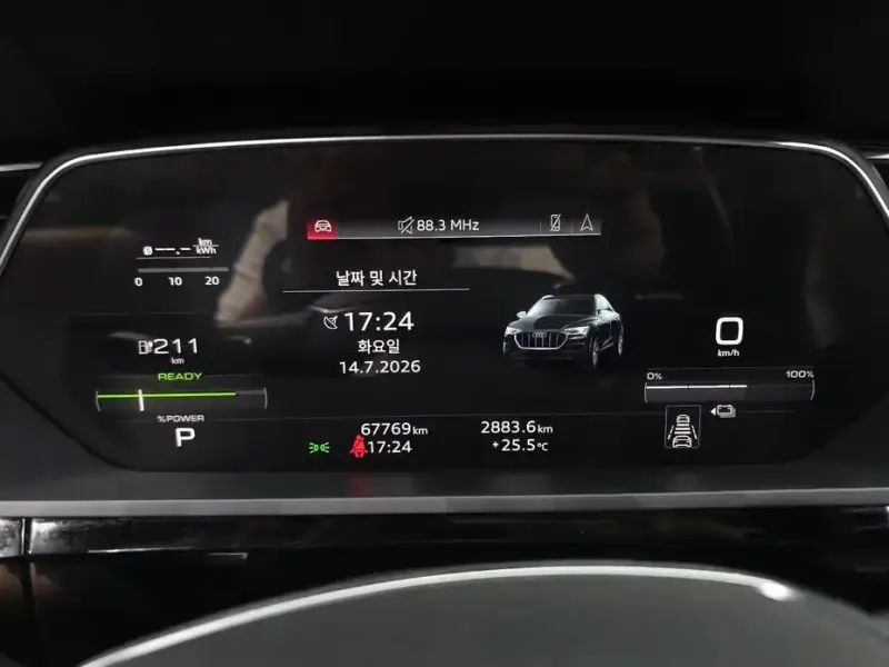 2022 Audi e-tron с пробегом 67 769 км