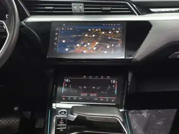2022 Audi e-tron с пробегом 67 769 км