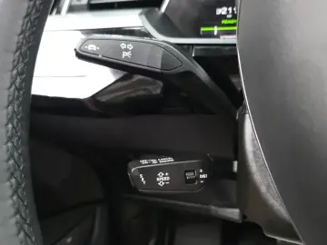 2022 Audi e-tron с пробегом 67 769 км