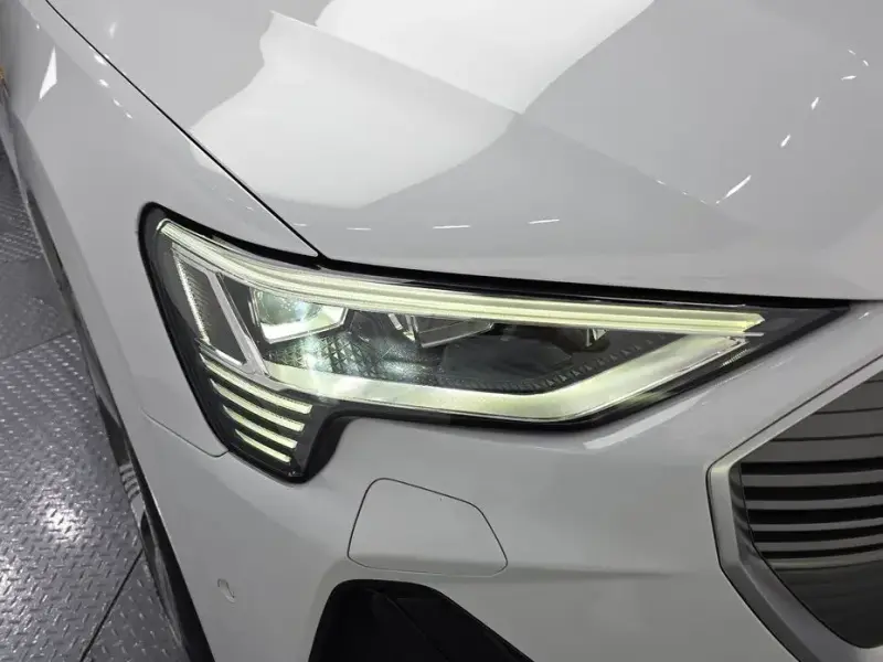 2022 Audi e-tron с пробегом 67 769 км