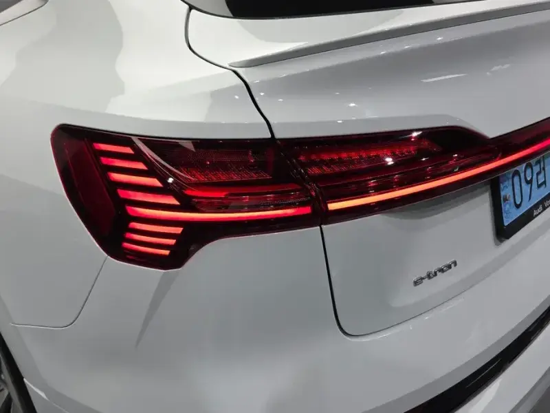 2022 Audi e-tron с пробегом 67 769 км
