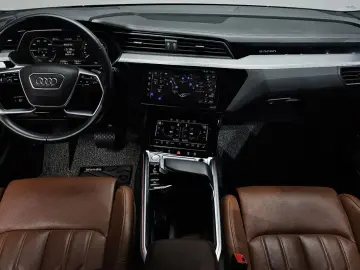 2020 Audi e-tron с пробегом 37 096 км