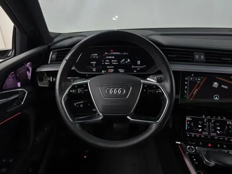 2022 Audi e-tron с пробегом 55 108 км