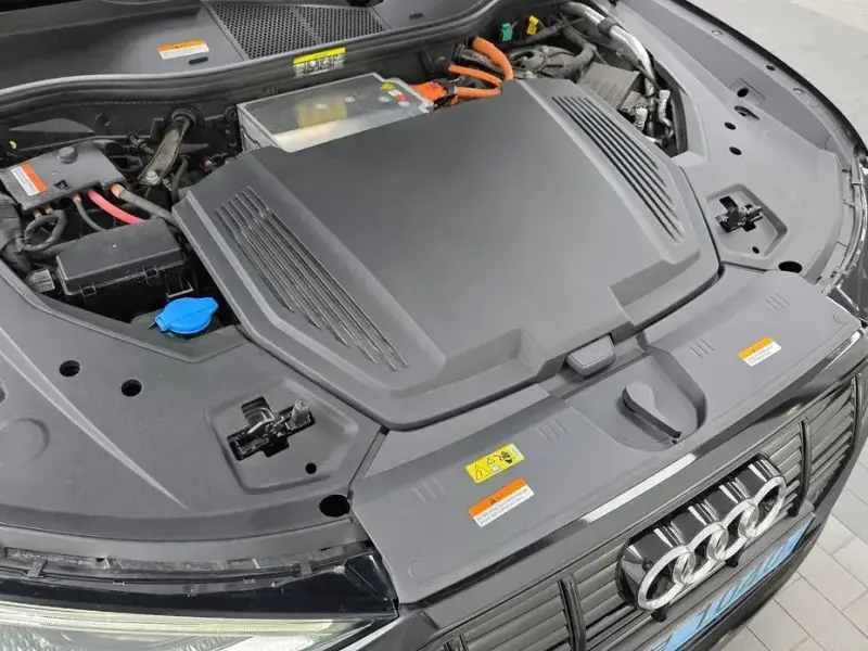 2023 Audi e-tron с пробегом 42 173 км