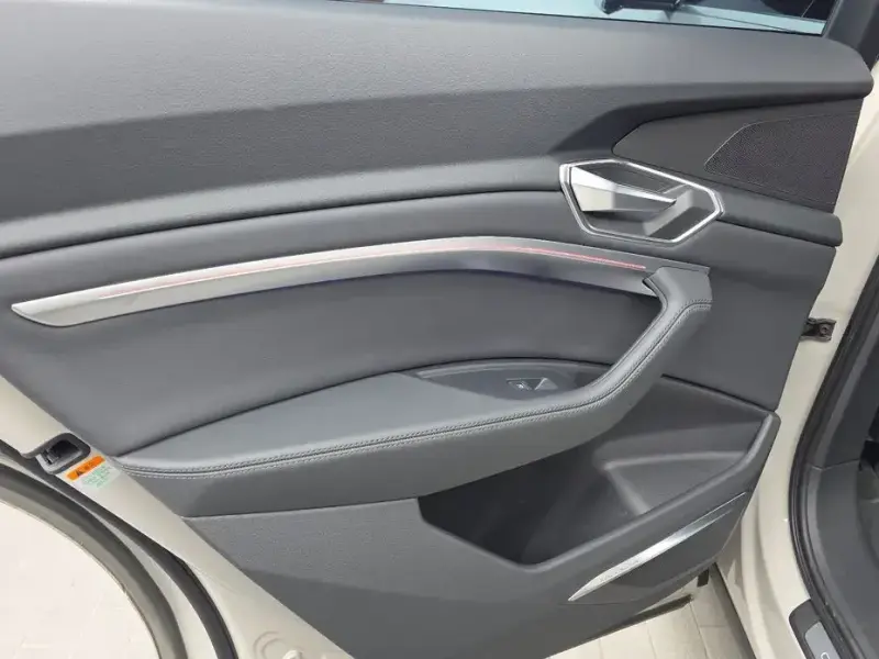 2022 Audi e-tron с пробегом 55 108 км