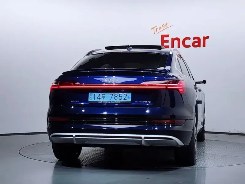 2021 Audi e-tron с пробегом 158 417 км