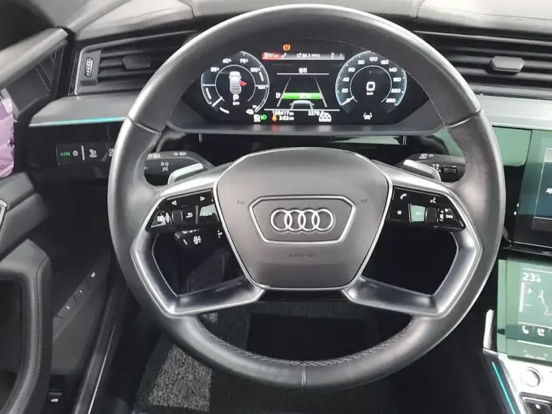2021 Audi e-tron с пробегом 158 417 км