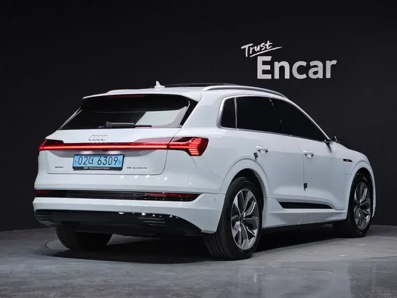 2021 Audi e-tron с пробегом 91 832 км