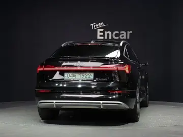 2021 Audi e-tron с пробегом 121 851 км