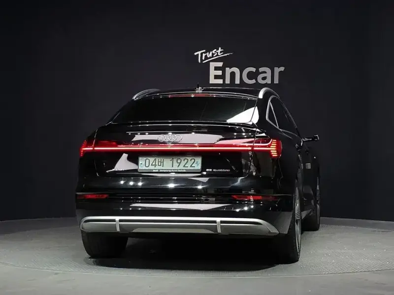 2021 Audi e-tron с пробегом 121 851 км
