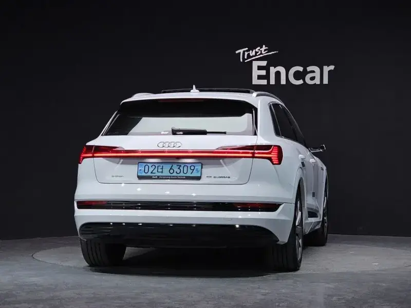 2021 Audi e-tron с пробегом 91 832 км