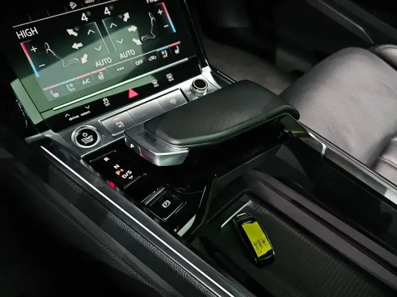 2021 Audi e-tron с пробегом 91 832 км