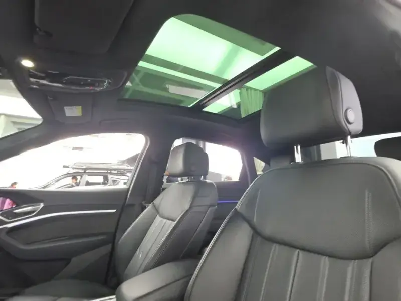 2021 Audi e-tron с пробегом 121 851 км