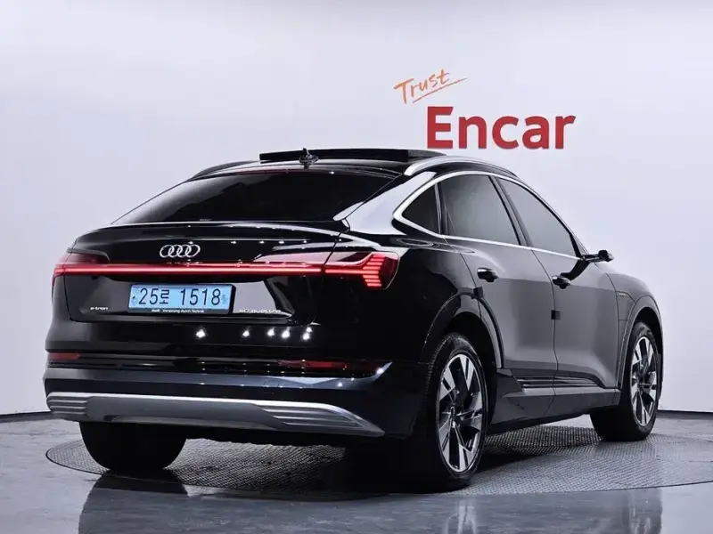 2021 Audi e-tron с пробегом 56 501 км