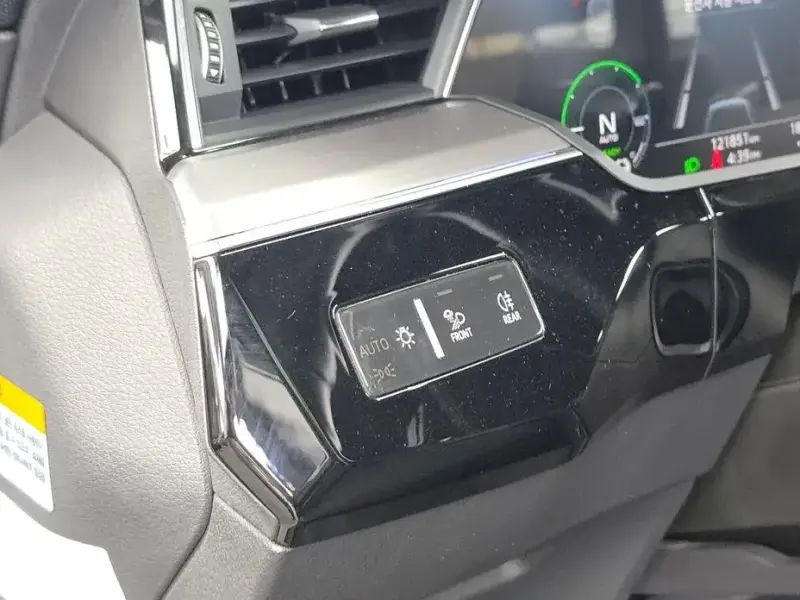 2021 Audi e-tron с пробегом 121 851 км