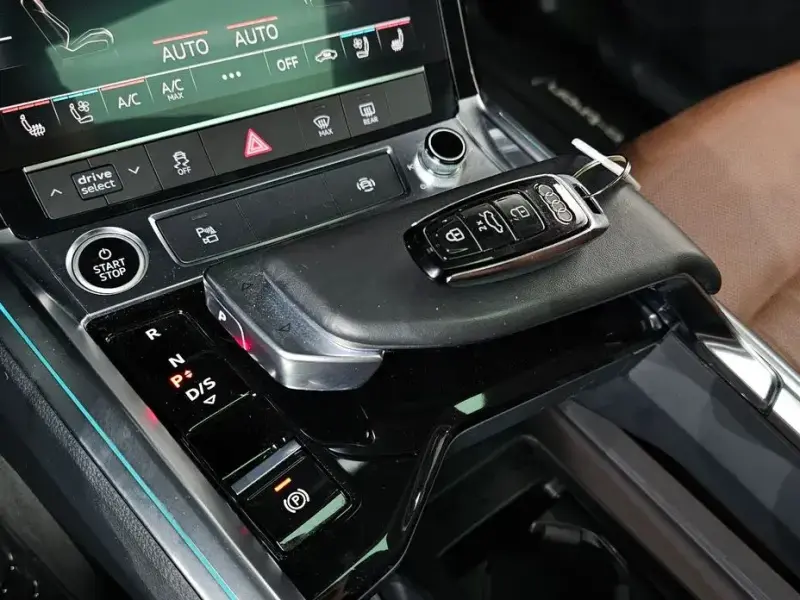 2021 Audi e-tron с пробегом 56 501 км