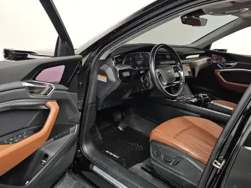 2021 Audi e-tron с пробегом 56 501 км