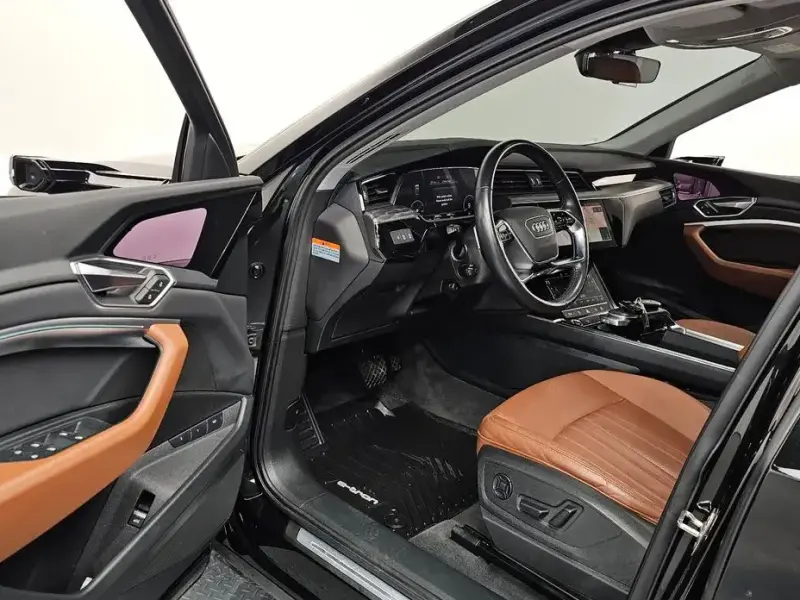 2021 Audi e-tron с пробегом 56 501 км
