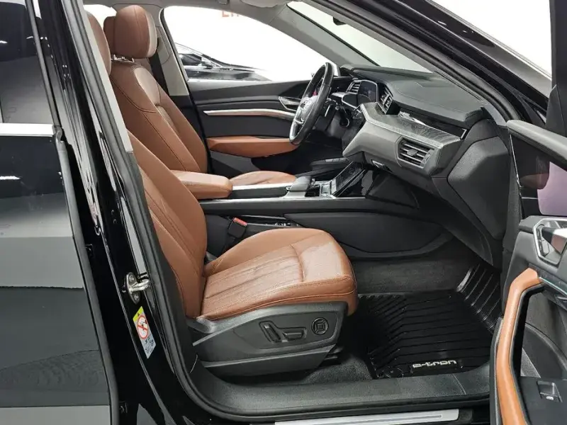 2021 Audi e-tron с пробегом 56 501 км