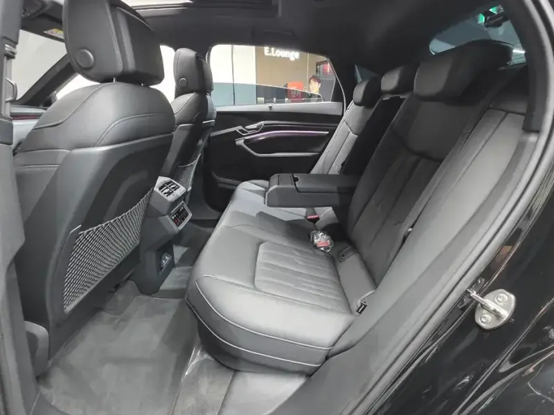 2023 Audi e-tron с пробегом 31 343 км