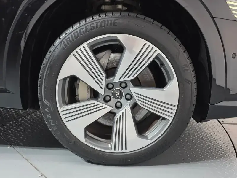 2023 Audi e-tron с пробегом 31 343 км